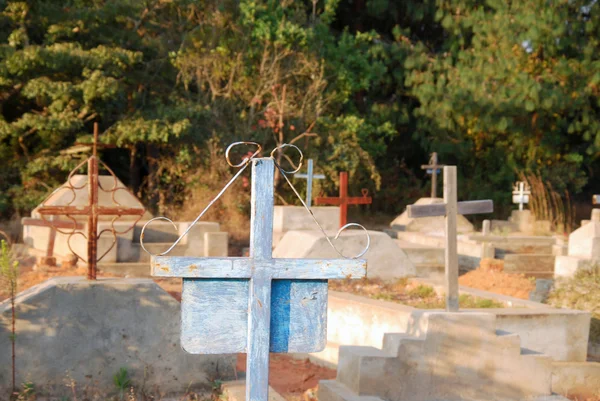 The graves of the cemetery of the village Pomerini Tanzania, Afr — Stock Photo, Image