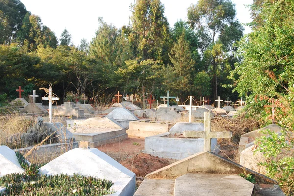 The graves of the cemetery of the village Pomerini Tanzania, Afr — Stock Photo, Image