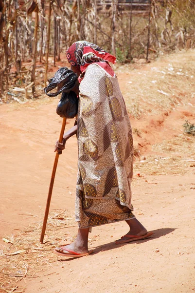 Returen hemma till Pomerini by i Tanzania, Afrika 698 — Stockfoto