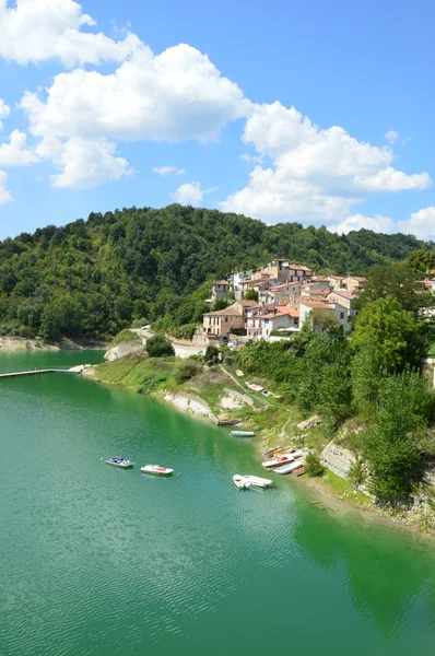 El país de Fiumata en el lago Salto en Abruzzo - Italia 39 — Foto de Stock