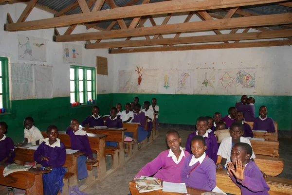 The students of middle school of the village Pomerini in Tanzani — Stock Photo, Image