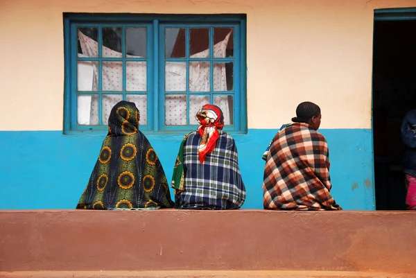 Three women looking forward to the visit to the dispensary of th — Stock Photo, Image