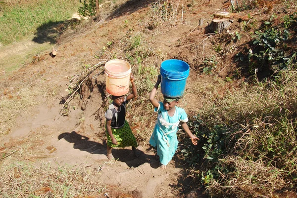 在 Kilolo，坦桑尼亚非洲 35 地区珍贵的水 — 图库照片