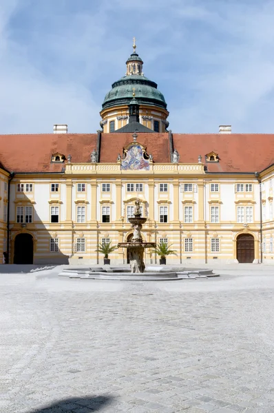 Древний монастырь Мелк на Дунае в Австрии — стоковое фото