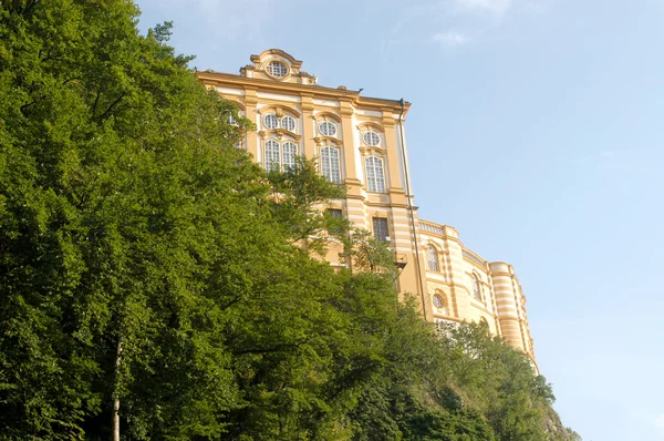 Wgląd w starożytnych klasztor Melk nad Dunajem w Aust — Zdjęcie stockowe