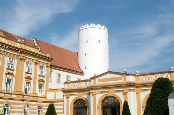 Een detail van het oude en indrukwekkende klooster van Melk op de Da — Stockfoto