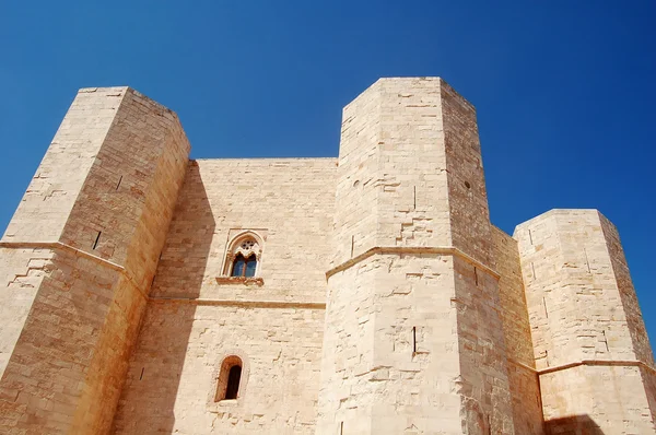 Het kasteel van Frederik Ii in Castel del Monte in Puglia Italië n — Stockfoto