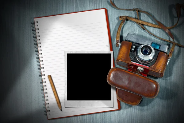 Old Camera - Instant Photo Frame and Notebook — Stock Photo, Image