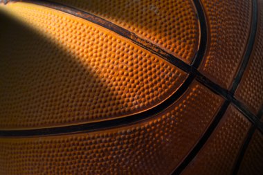 Eski siyah ve turuncu basketbol kadar yakın