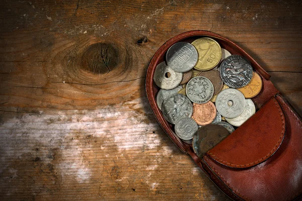 Monedero de cuero con monedas antiguas — Foto de Stock