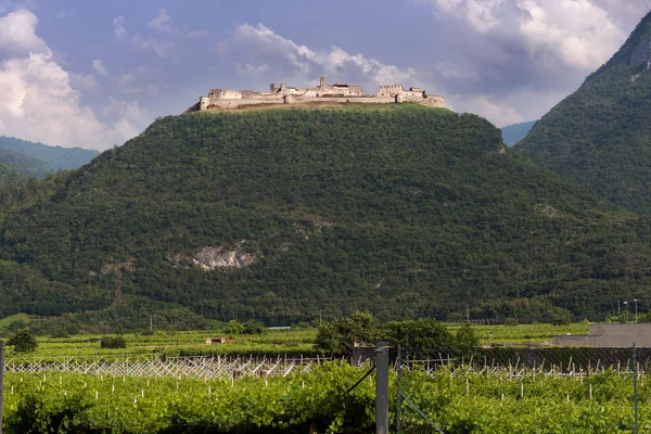 Castelo de Beseno (Castello di Beseno) - Trento Itália — Fotografia de Stock
