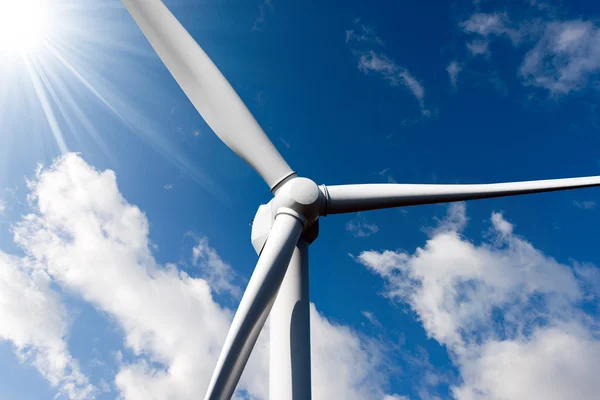 Wind Turbine with Sun Rays — Stock Photo, Image