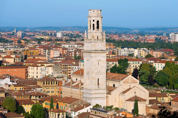 Kathedraal en luchtfoto van Verona - Italië — Stockfoto