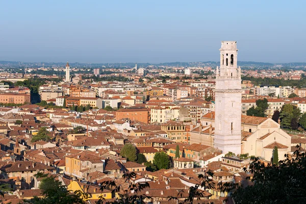 Kathedraal en luchtfoto van Verona - Italië — Stockfoto