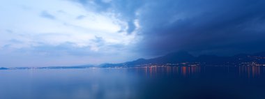 Garda Gölü geceleri - İtalya