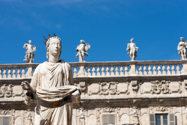 Madonna Verona - İtalya heykeli