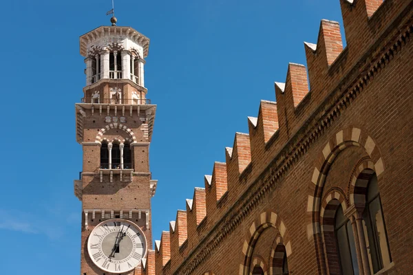 Lambertistårnet - Verona Italia – stockfoto