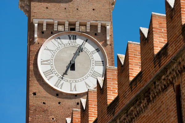 Detalj av Lamberti Tower - Verona-Italien — Stockfoto