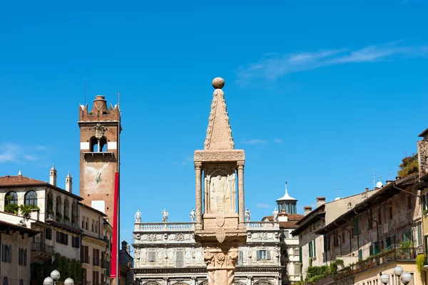 Piazza delle Erbe - Verona Itália — Fotografia de Stock