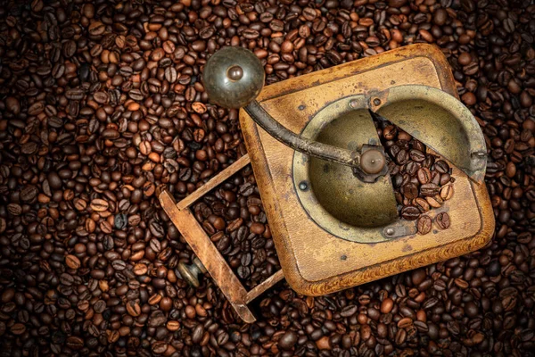 Szekrény Egy Régi Kézi Kávéőrlő Készült Fém Pörkölt Kávébab Veneto — Stock Fotó