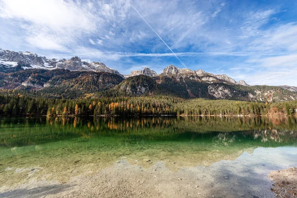 Lago Tovel Tovel Järvi Pieni Kaunis Järvi Italian Alpeilla Adamello — kuvapankkivalokuva