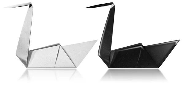 Bir Siyah Bir Beyaz Kuğu Origami Beyaz Arka Planda Yansıma — Stok fotoğraf