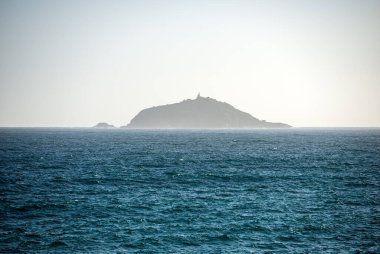 Porto Venere veya Portovenere, Akdeniz yakınlarındaki La Spezia Körfezi 'ndeki Tino ve Tinetto Adası. Liguria, İtalya, Avrupa 