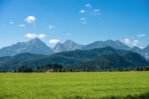 Green Agricultural Fields Bavarian Alps Small Town Schwangau Fussen Ostallgau — Stock Photo, Image