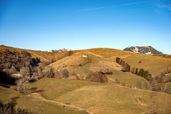 Paisaje Meseta Lessinia Altopiano Della Lessinia Otoño Con Prados Árboles — Foto de Stock