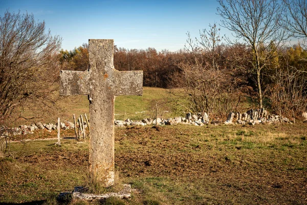 Stock image Ancient stone Christian cross in a rural scene near the small village of Velo Veronese, Lessinia plateau (Altopiano della Lessinia), Alps, Verona, Italy, Europe.