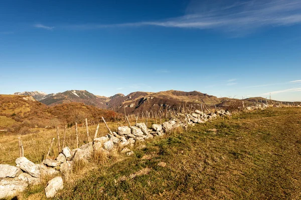 Cordilheira Monte Carega Chamada Pequenas Dolomitas Vista Planalto Lessínia Altopiano — Fotografia de Stock