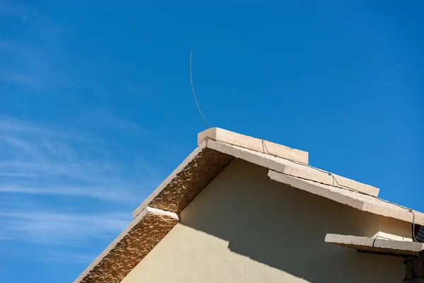 Primer Plano Techo Piedra Tradicional Con Pararrayos Una Casa Meseta —  Fotos de Stock