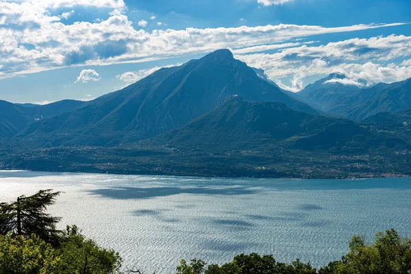 Flygfoto Över Gardasjön Lago Garda Och Italienska Alperna Bergstopp Monte — Stockfoto