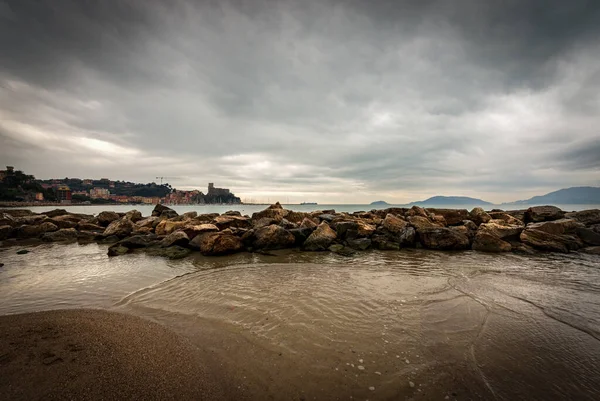 Lerici Kasabasında Kışın Deniz Manzarası Uçurumlar Olur Spezia Körfezi Şairler — Stok fotoğraf