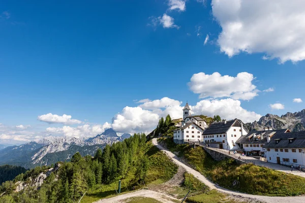 Small Ancient Village Lussari Monte Santo Lussari 1790 Peak Mangart — Stock Photo, Image