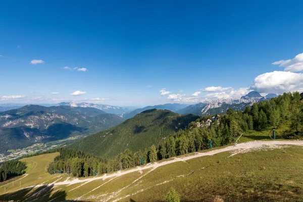 Juliaanse Alpen Vanaf Monte Lussari Met Het Dorpje Camporosso Valcanale — Stockfoto