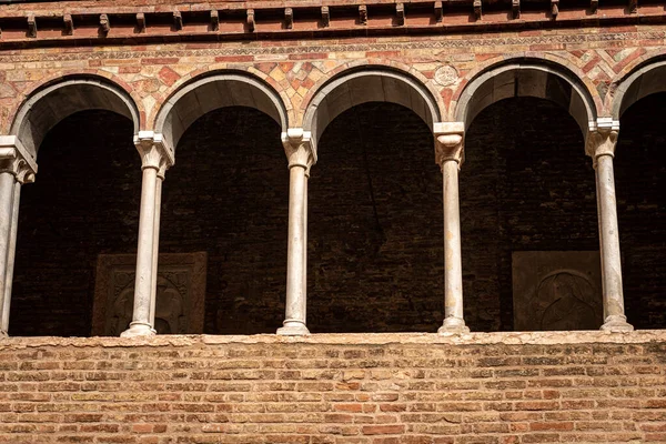 Claustro Basílica Santo Stefano También Conocido Por Nombre Las Siete —  Fotos de Stock