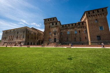 Saint George (Castello di San Giorgio, 1395-1406), Mantua 'da, Palazzo Ducale veya Gonzaga Kraliyet Sarayı' nın bir parçası olan ortaçağ kalesi. Lombardy, İtalya, Güney Avrupa.