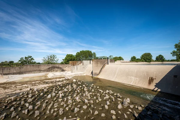 Reinforced Concrete Irrigation Canal Dam River Mincio Padan Plain Valley — Stock Photo, Image