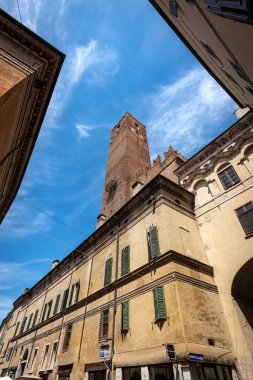 Mantua, Kafes 'in Ortaçağ Kulesi, Eski Cezaevi (Torre della Gabbia), 13. yüzyıl ve antik Gonzaga Guerrieri Sarayı. Sordello Meydanı (Piazza Sordello), Lombardiya, İtalya, Avrupa.