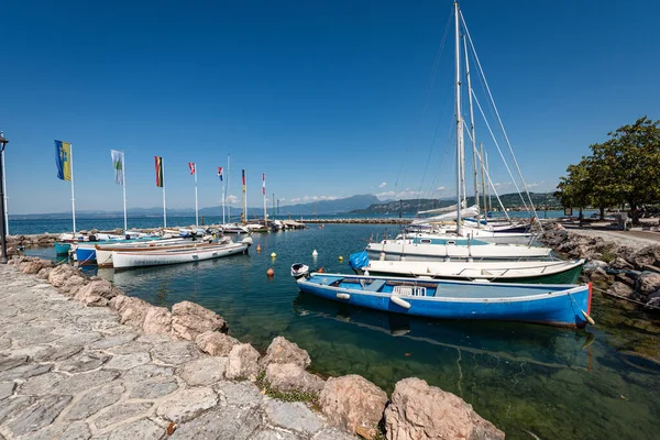 Haven Van Het Kleine Dorpje Cisano Toeristenoord Aan Kust Van — Stockfoto