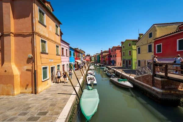 Burano Italie Juin 2021 Maisons Multicolores Dans Île Burano Canal — Photo