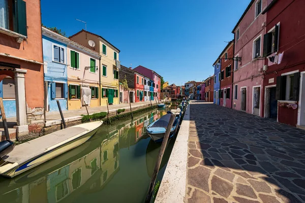 Insel Burano Einem Sonnigen Frühlingstag Lagune Von Venedig Mit Den — Stockfoto