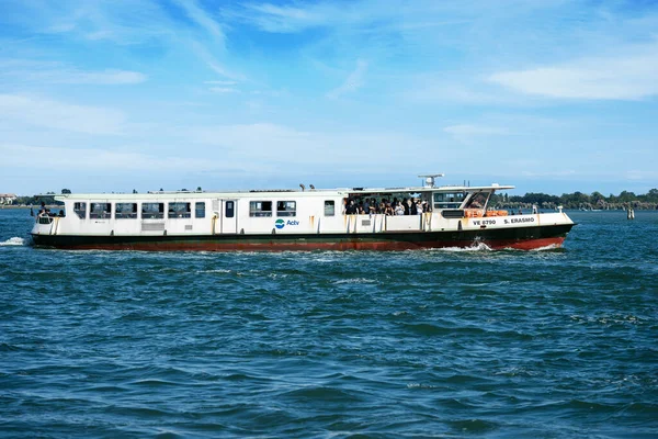 Venecia Italia Junio 2021 Actv Empresa Municipal Transporte Público Ferry —  Fotos de Stock