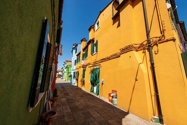 Prachtige Kleine Multi Gekleurde Huizen Heldere Kleuren Burano Eiland Een — Stockfoto