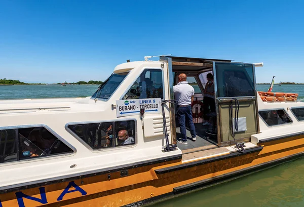 Burano Italia Junio 2021 Servicio Ferry Actv Que Conecta Las —  Fotos de Stock