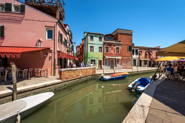 Burano Italie Juin 2021 Maisons Multicolores Petit Canal Avec Des — Photo