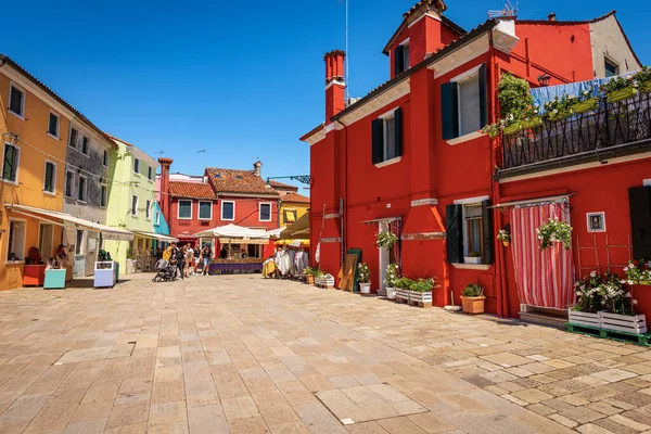 Burano Italia Junio 2021 Viejas Pequeñas Casas Multicolores Colores Brillantes — Foto de Stock