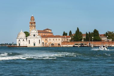 Venedik gölü. Isola 'daki San Michele Kilisesi, Mauro Codussi tarafından Rönesans Tarzı' nda (1468-1479) San Michele di Murano olarak da adlandırılır. UNESCO dünya mirası sahası, Veneto, İtalya, Avrupa.