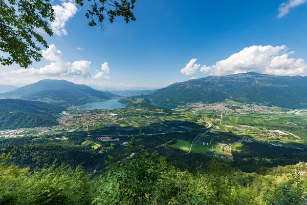 Sugana山谷或Valsugana与Caldonazzo和Levico湖 Caldonazzo村和Levico Terme镇的空中景观 意大利Trentino Alto Adige Trento省旅游胜地 — 图库照片